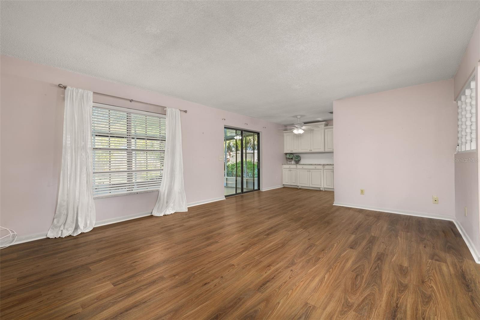CRYSTAL LAKE ESTATES - Residential