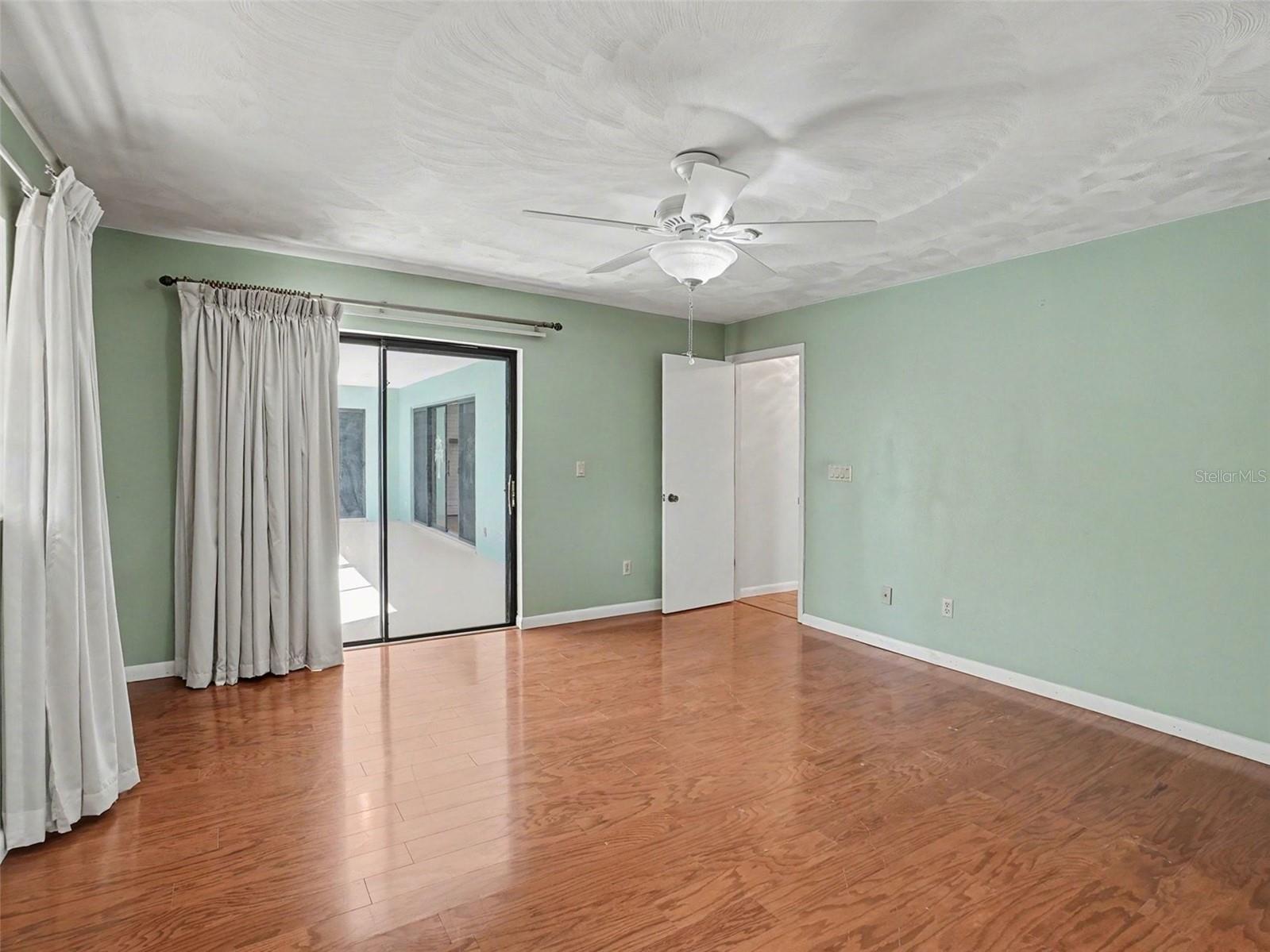 LAKE WAUNATTA VILLAGE - Residential