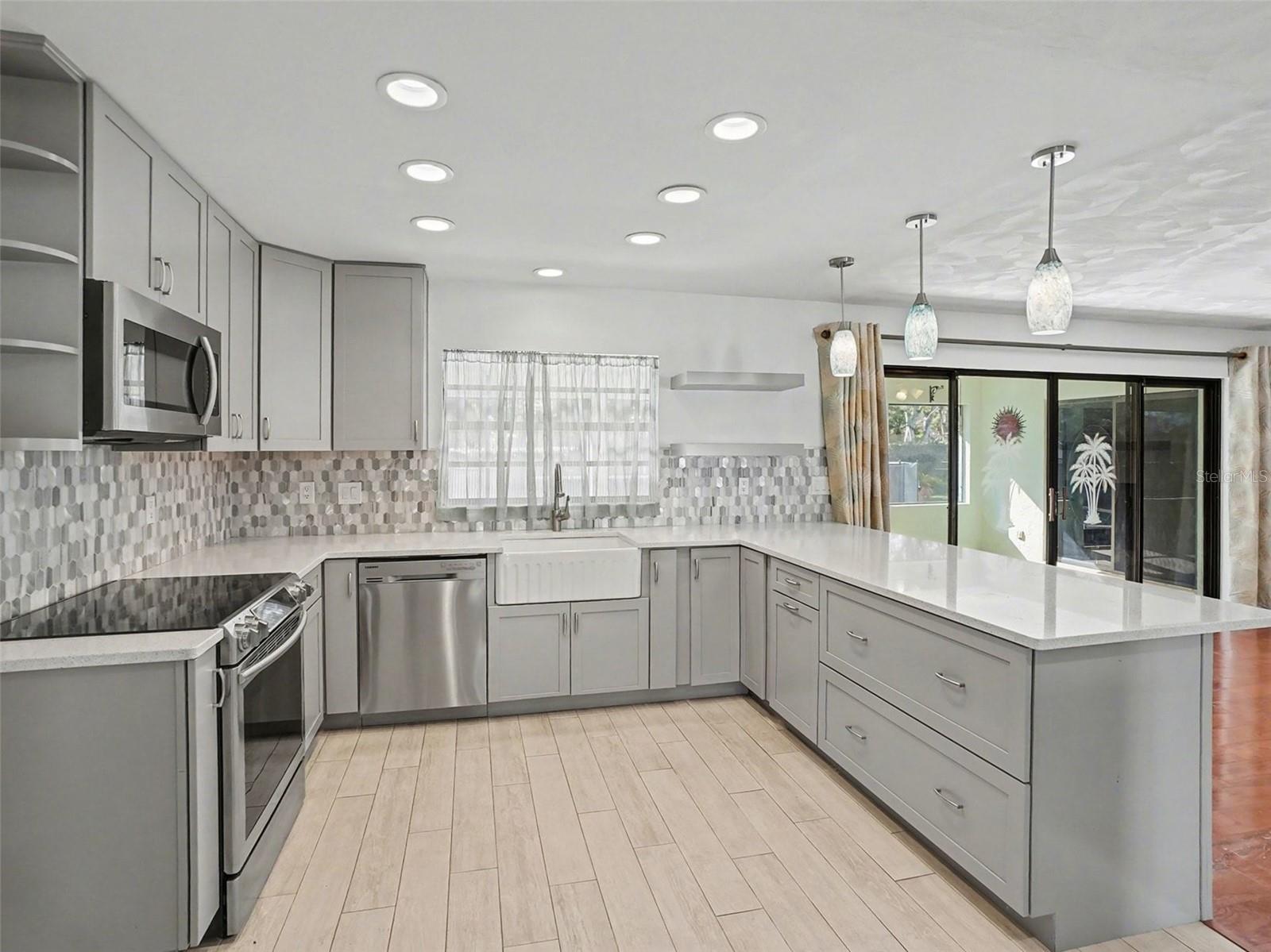 LAKE WAUNATTA VILLAGE - Residential