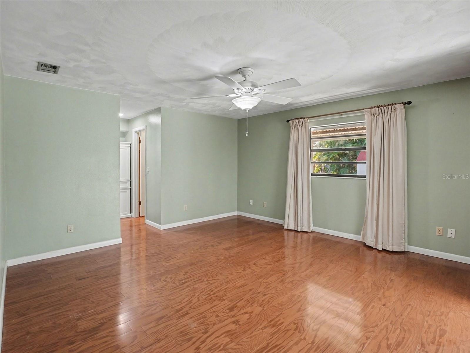 LAKE WAUNATTA VILLAGE - Residential