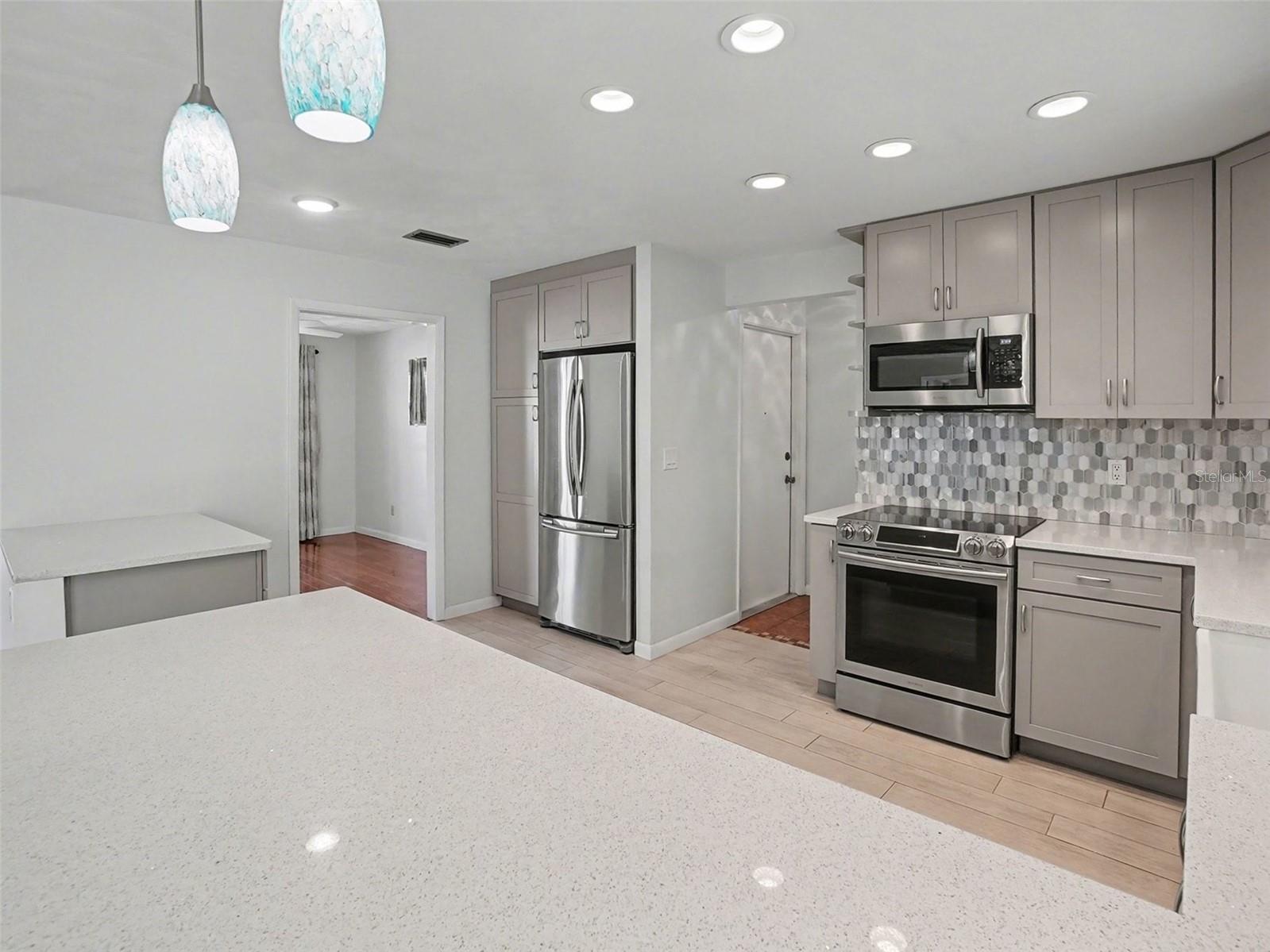 LAKE WAUNATTA VILLAGE - Residential