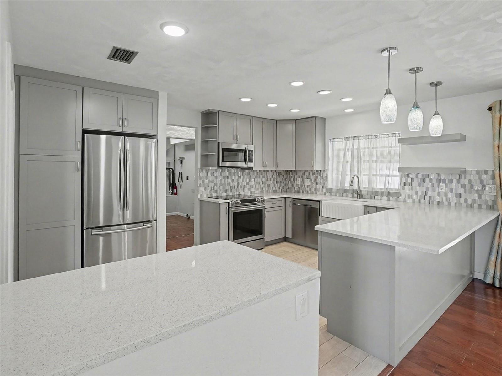 LAKE WAUNATTA VILLAGE - Residential