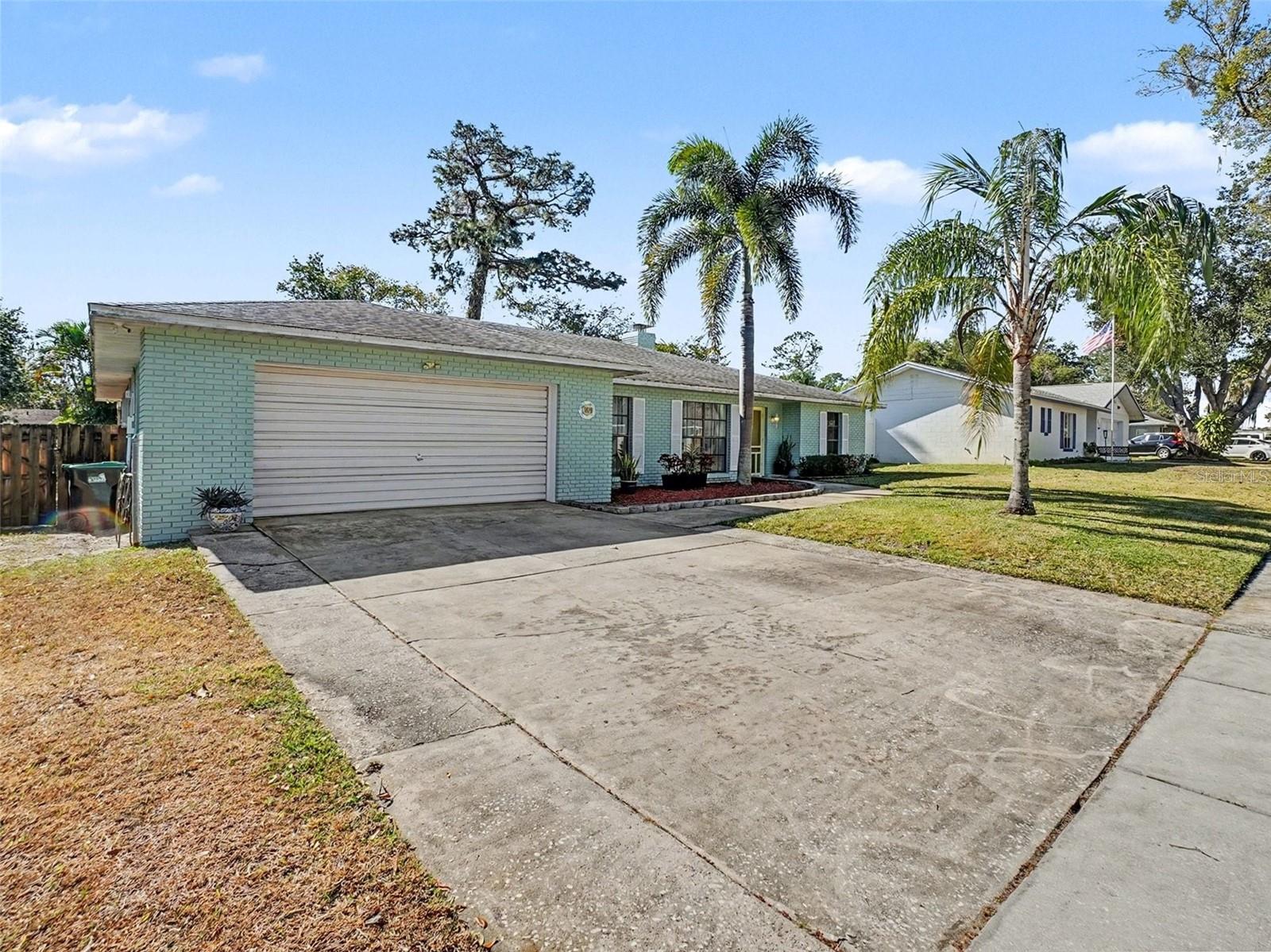 LAKE WAUNATTA VILLAGE - Residential