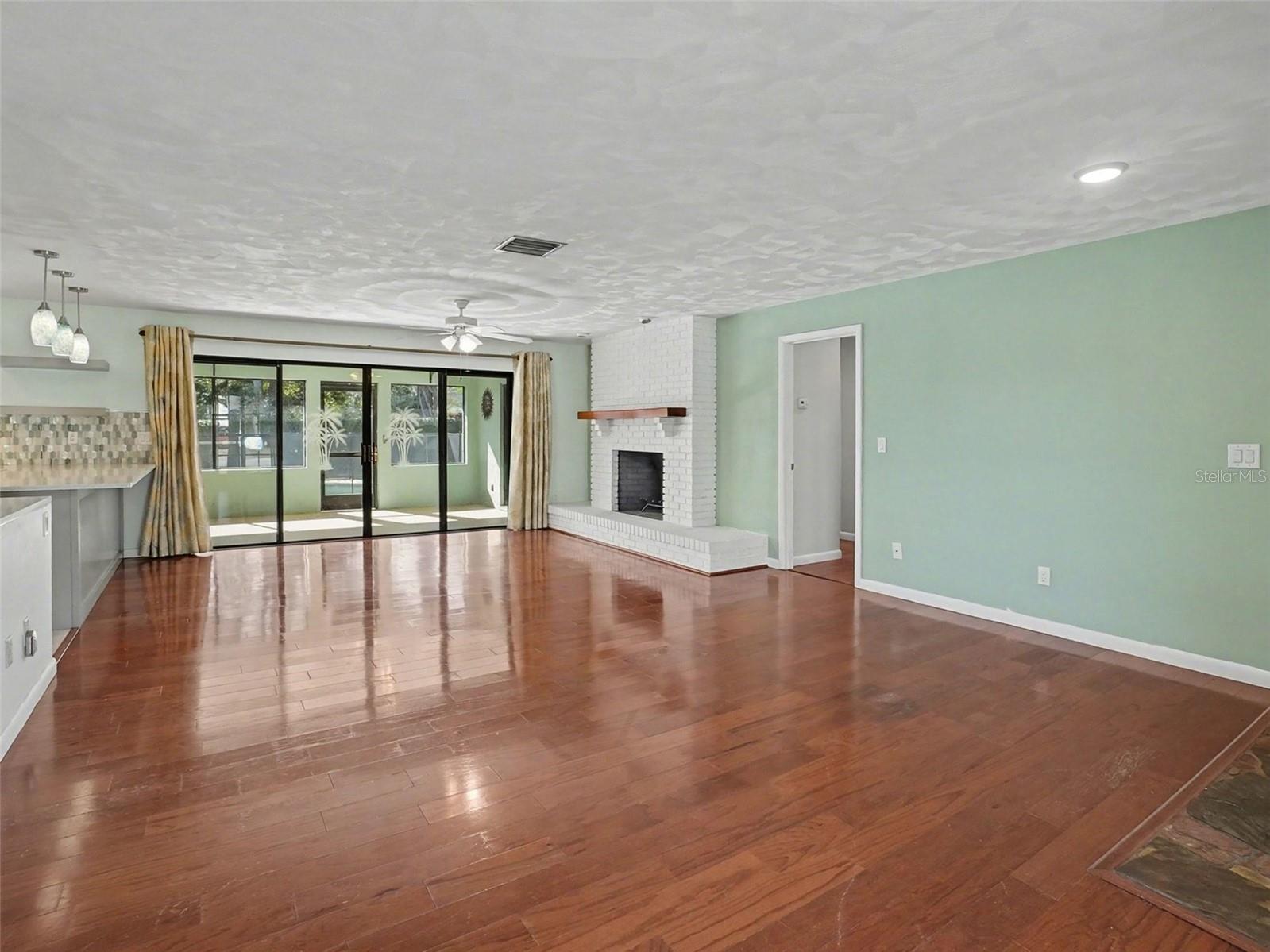 LAKE WAUNATTA VILLAGE - Residential