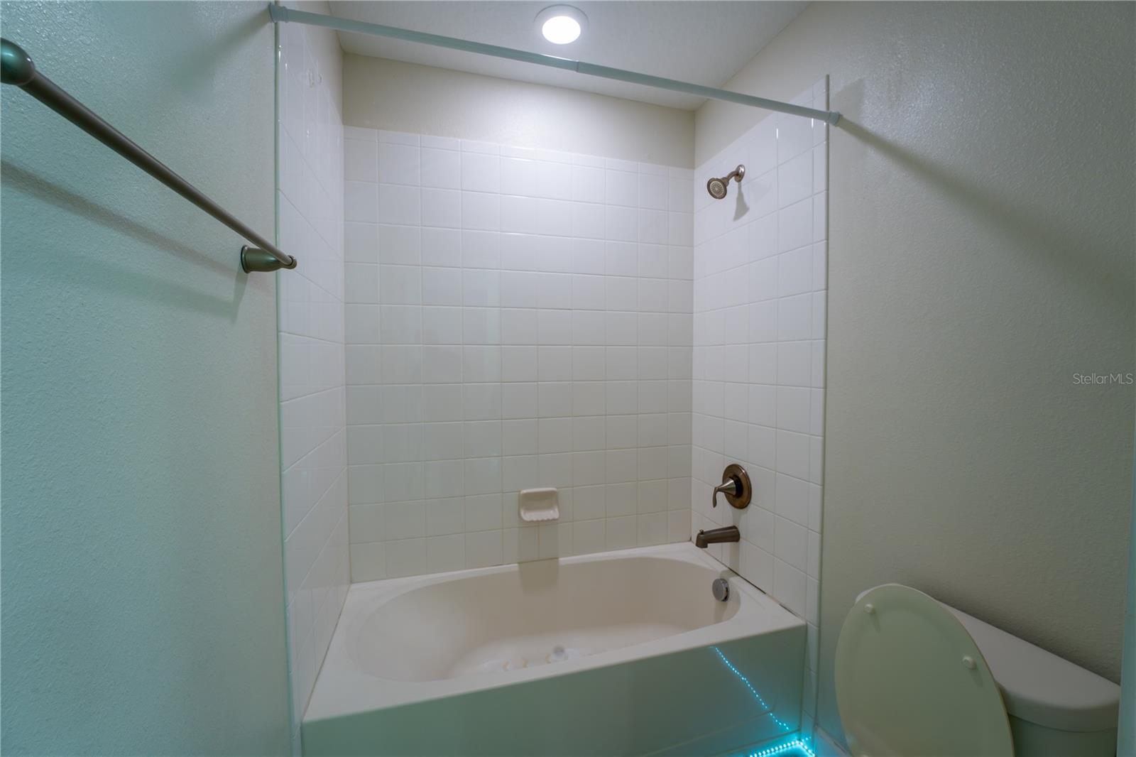 STOREY LAKE - Residential Lease