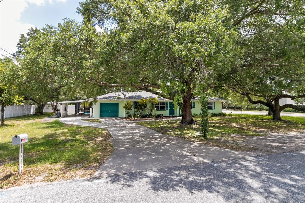Photo of 200 28th Avenue E, Bradenton, FL 34208 (MLS # TB8409531)