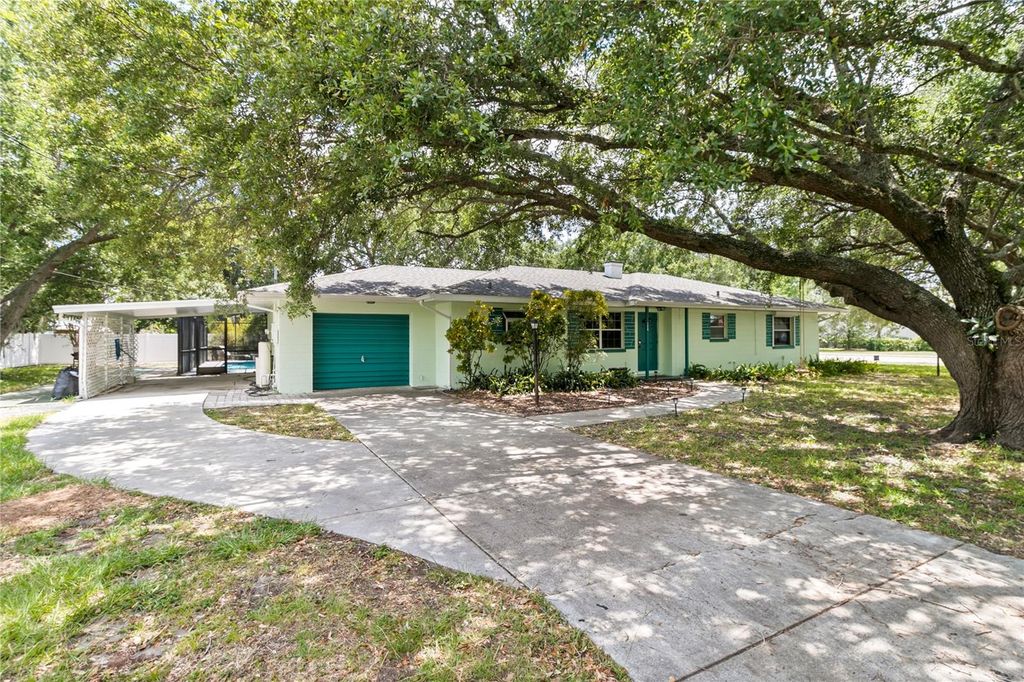 Photo of 200 28th Avenue E, Bradenton, FL 34208 (MLS # TB8409531)