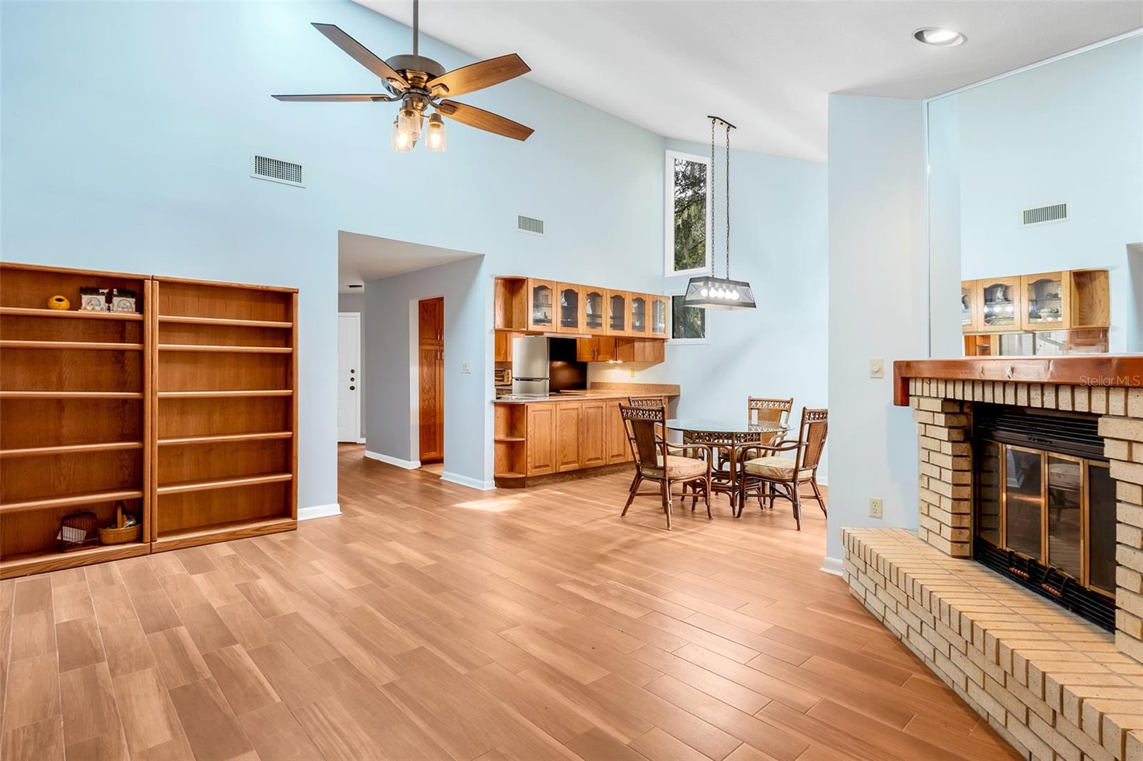 WATERWOOD TOWNHOUSES SUB - Residential