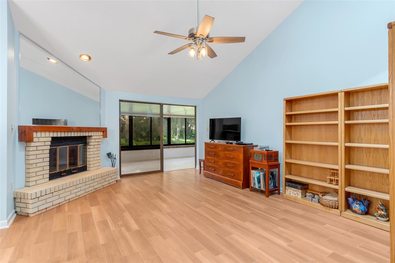 WATERWOOD TOWNHOUSES SUB - Residential