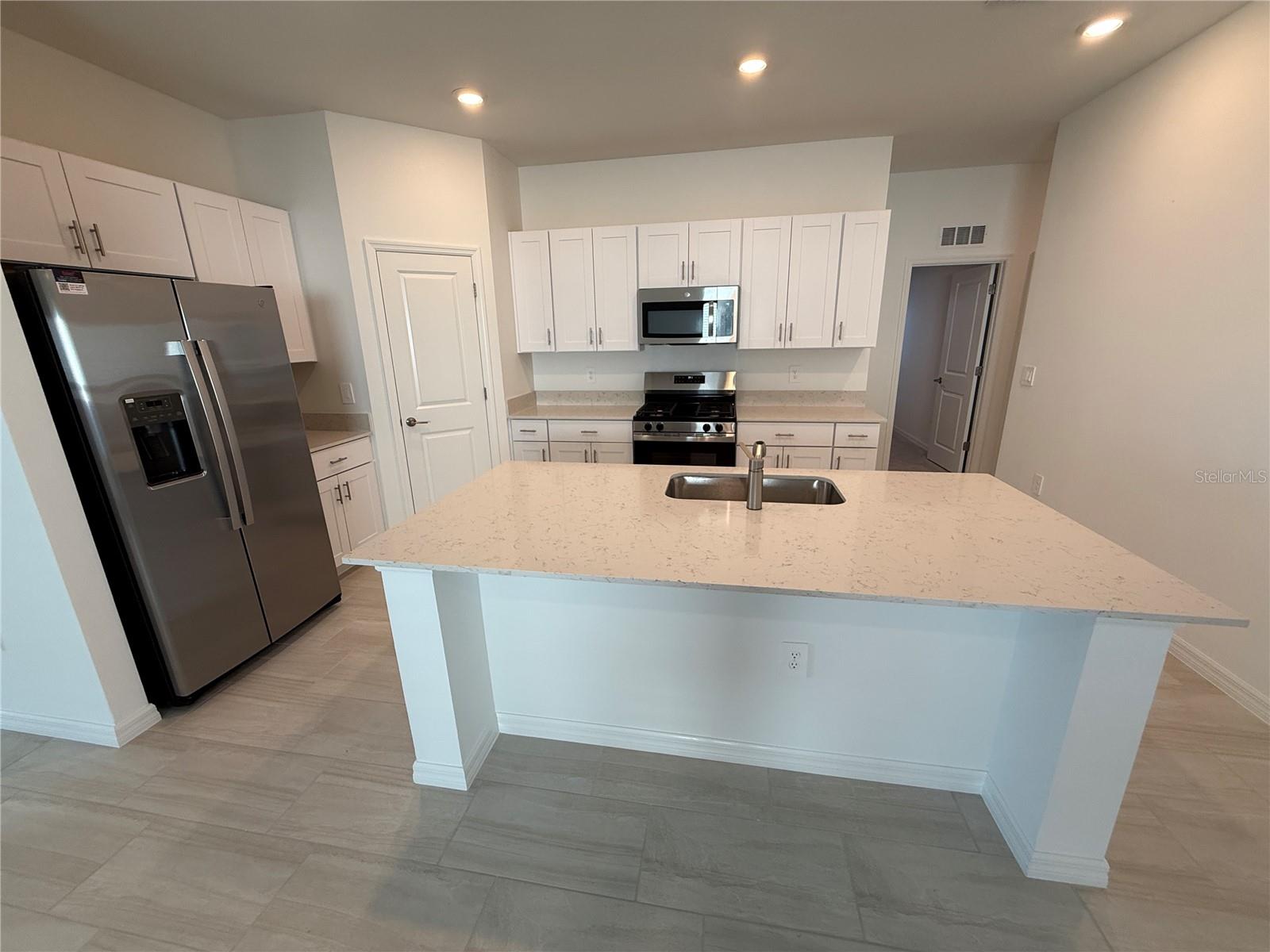 PROSPERITY LAKES - Residential Lease