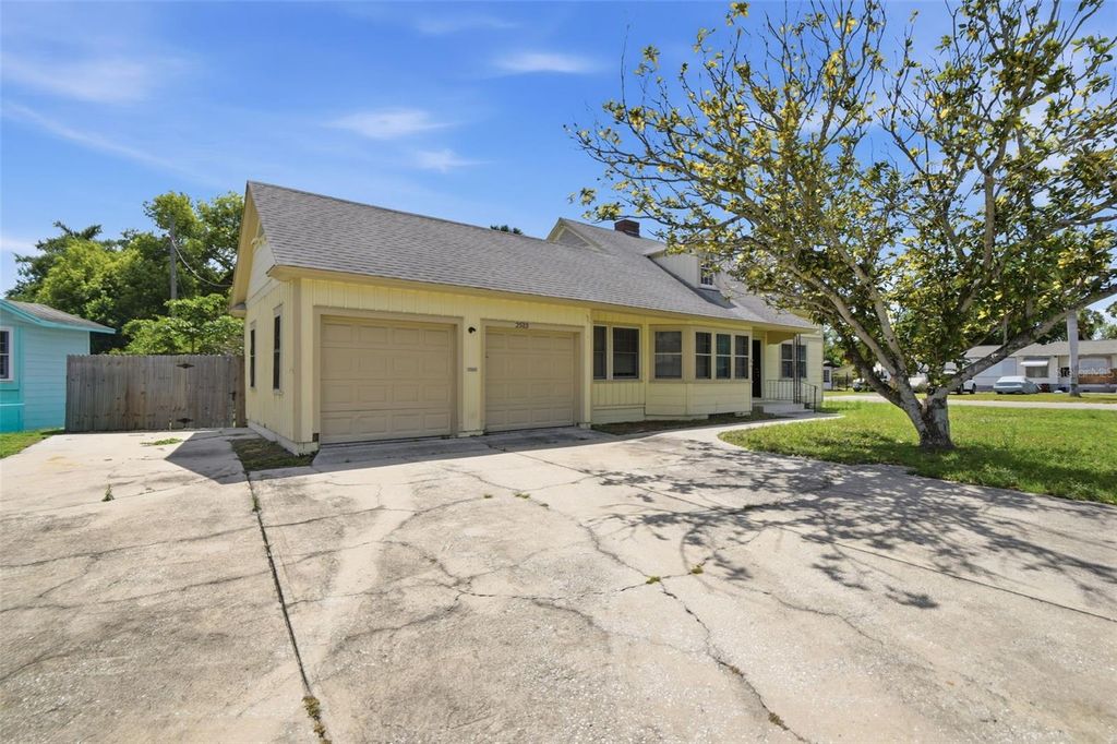 Photo of 2513 16th Avenue W, Bradenton, FL 34205 (MLS # O6396573)