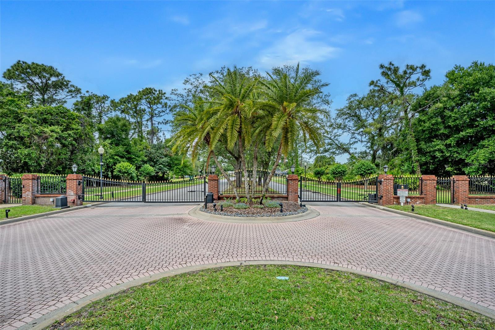 6083 SABAL HAMMOCK CIRCLE