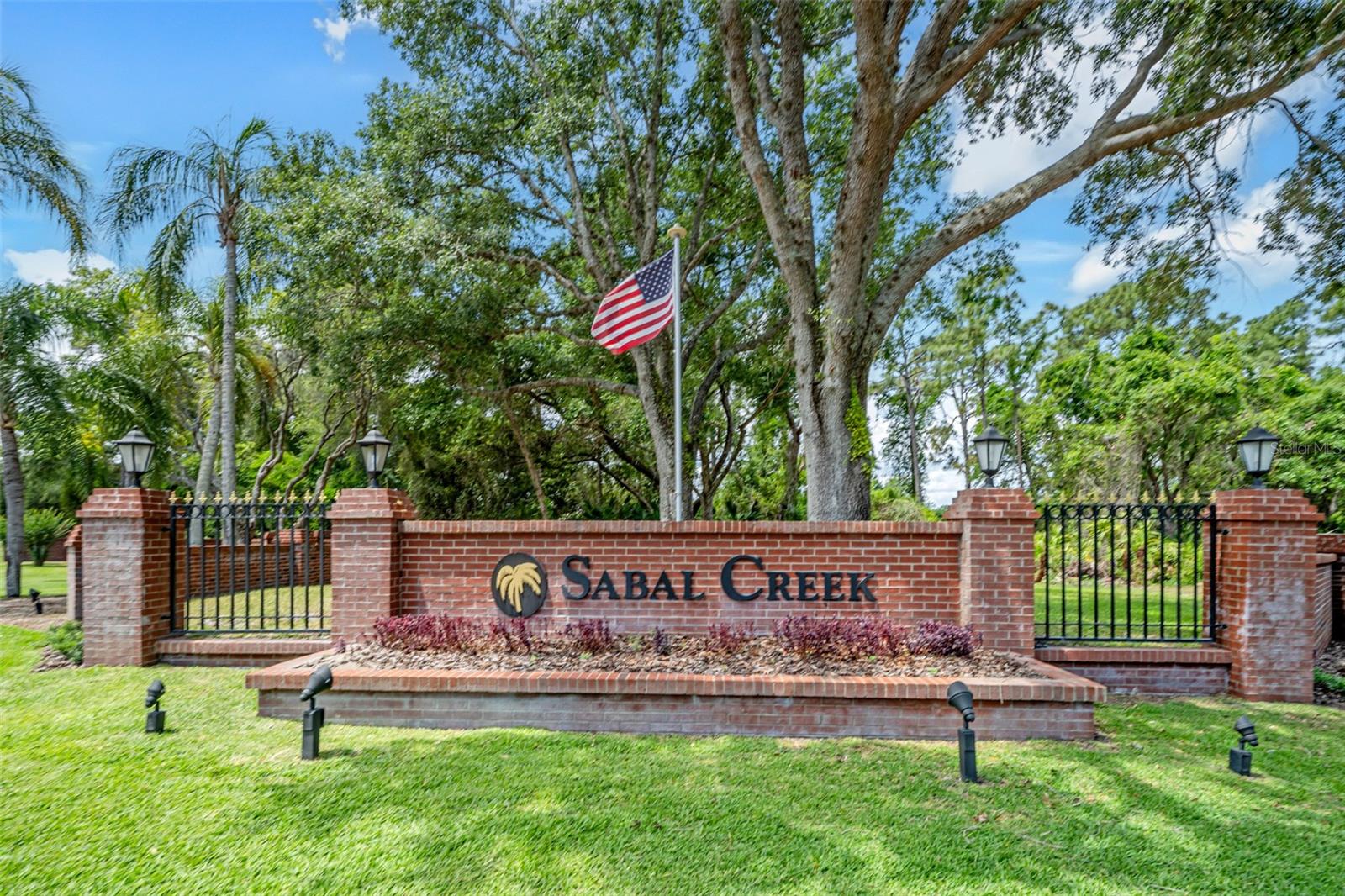6083 SABAL HAMMOCK CIRCLE