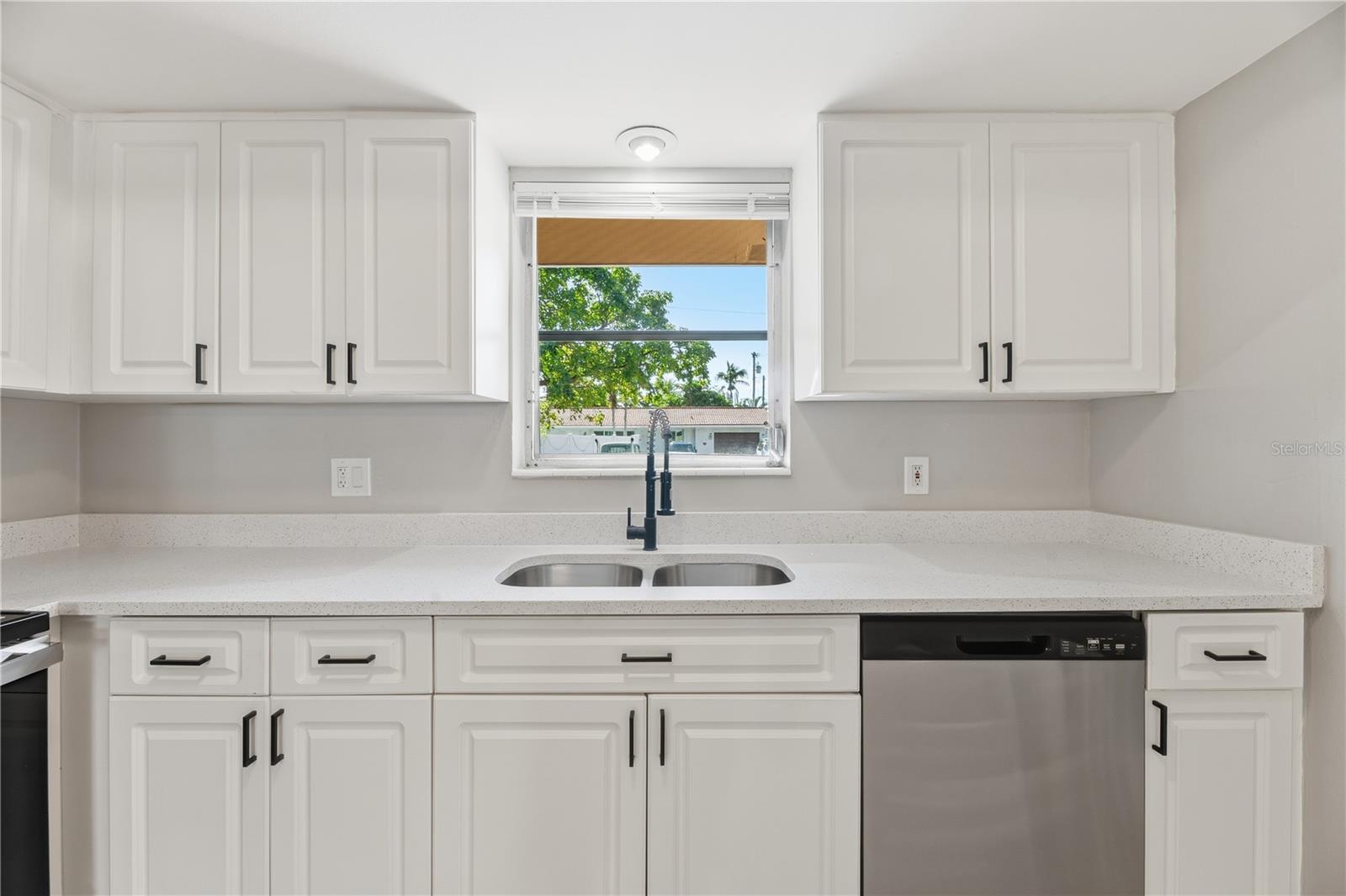 MIDTOWN EAST 60-15 B - Residential