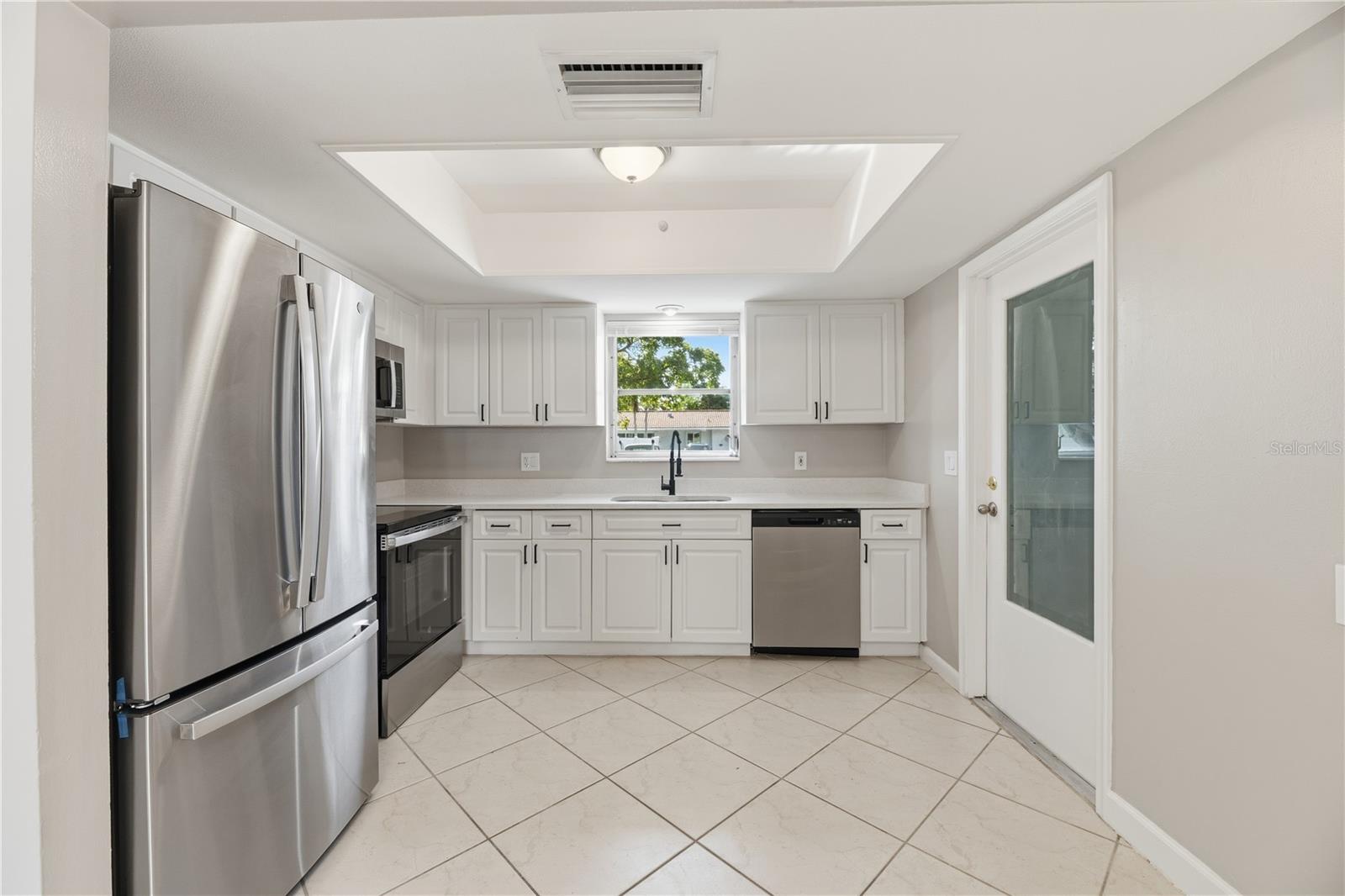 MIDTOWN EAST 60-15 B - Residential