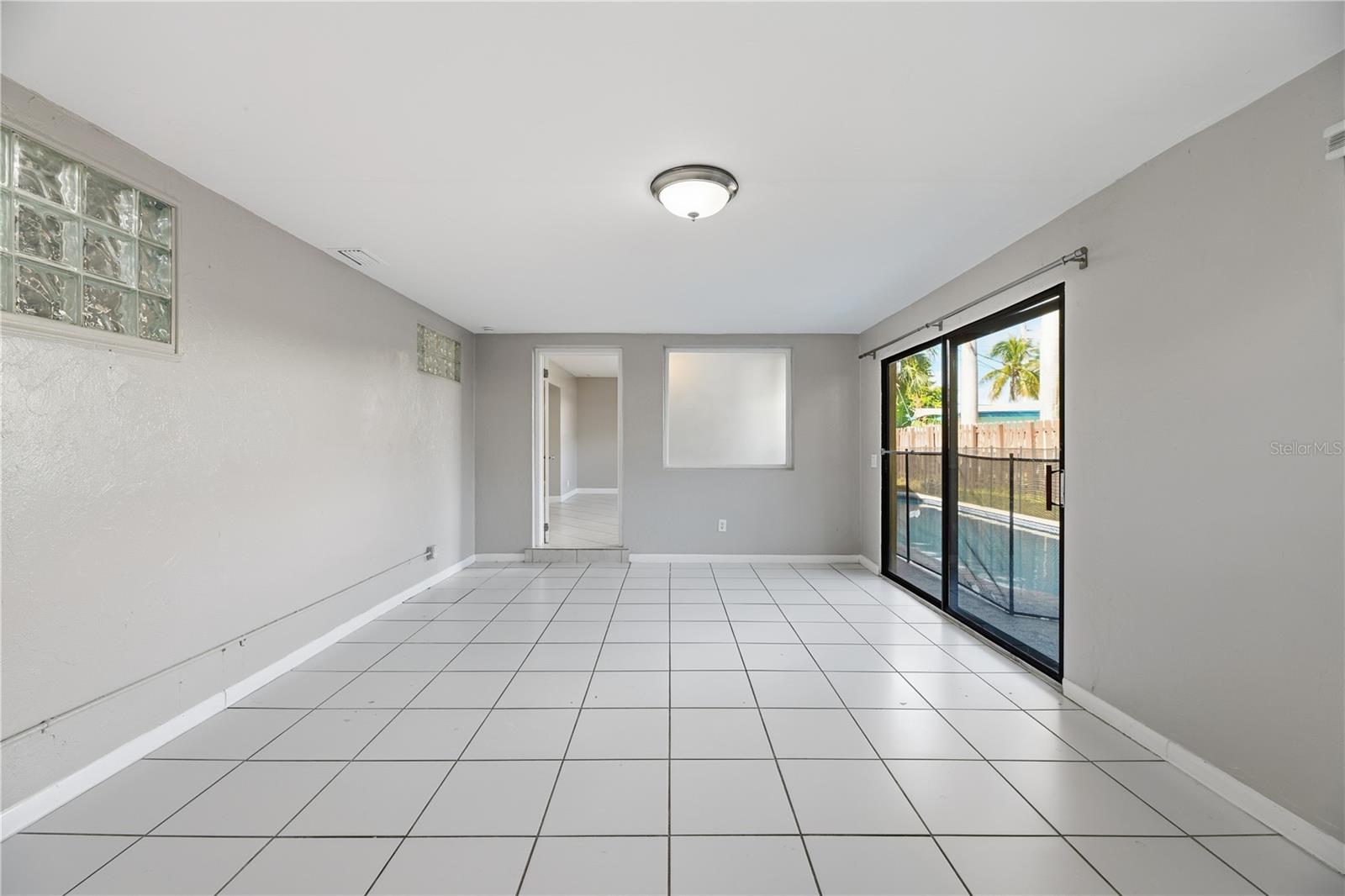 MIDTOWN EAST 60-15 B - Residential