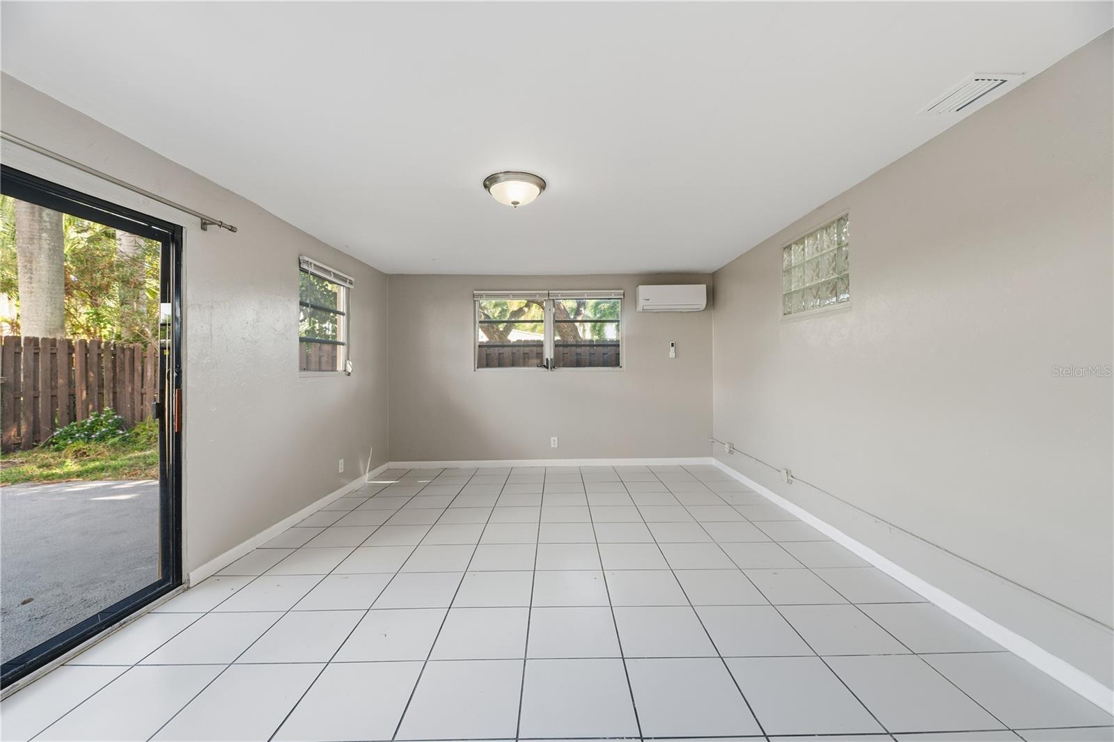 MIDTOWN EAST 60-15 B - Residential