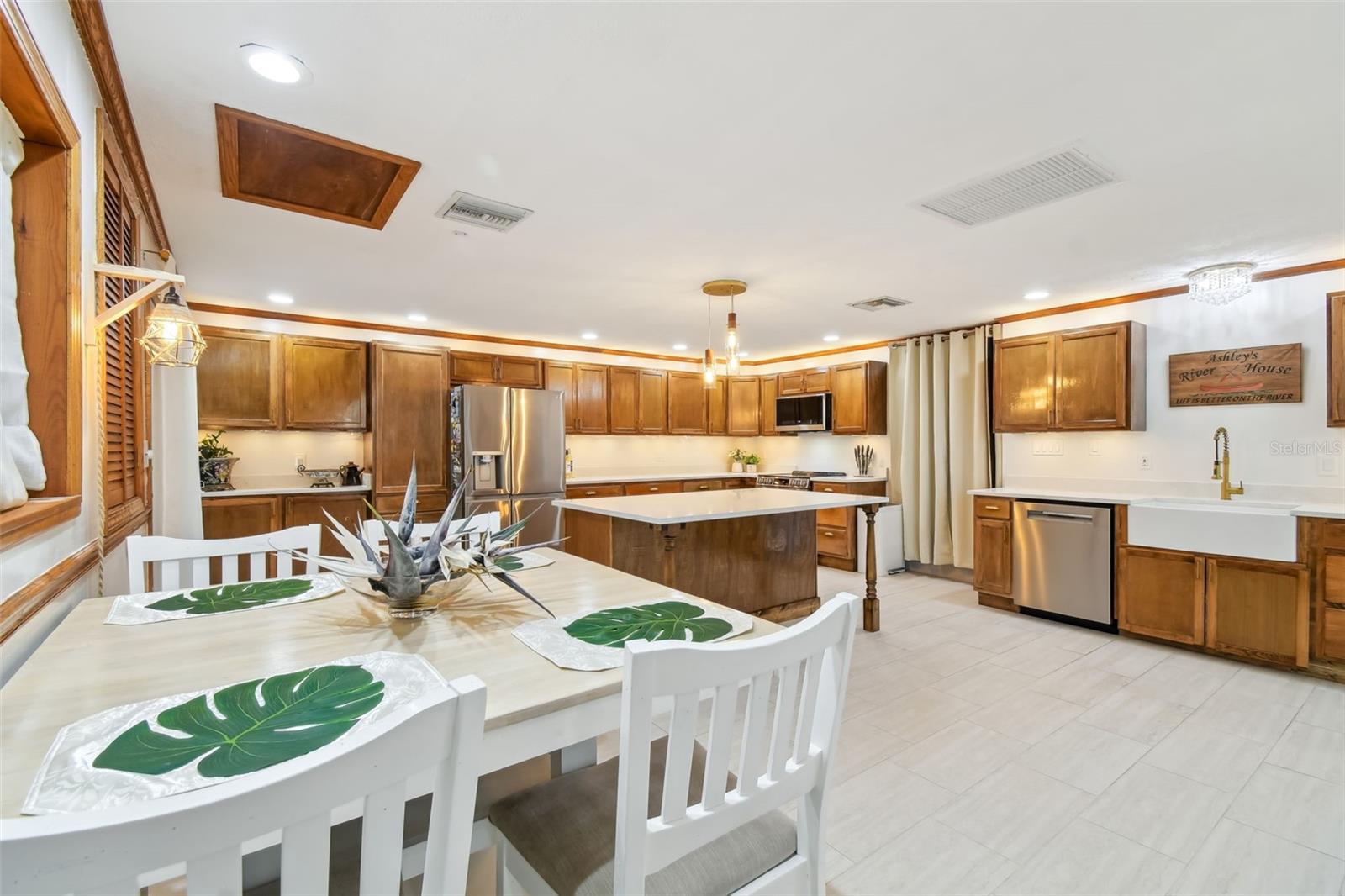 RIVERVIEW TERRACE REP - Residential