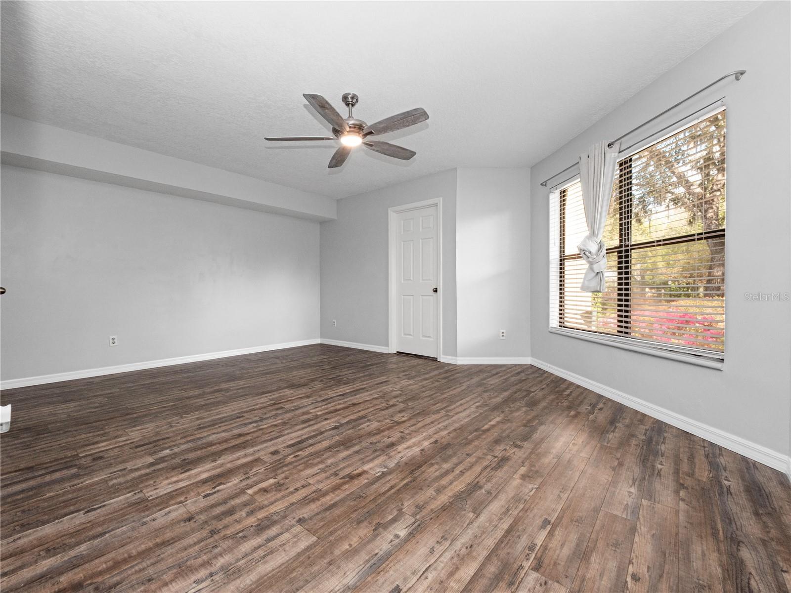 LAKE PINELOCH VILLAGE CONDO 02 - Residential