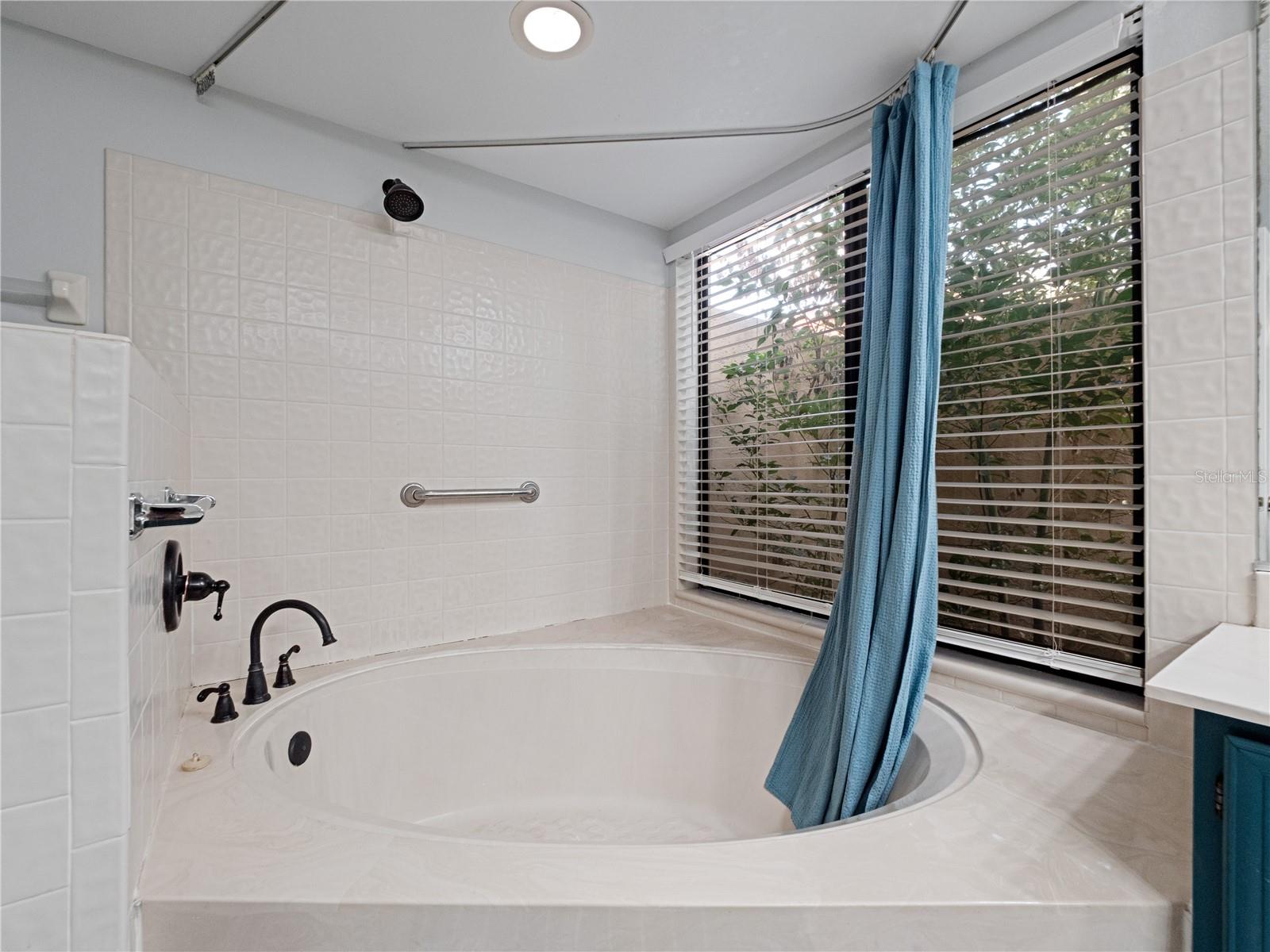 LAKE PINELOCH VILLAGE CONDO 02 - Residential