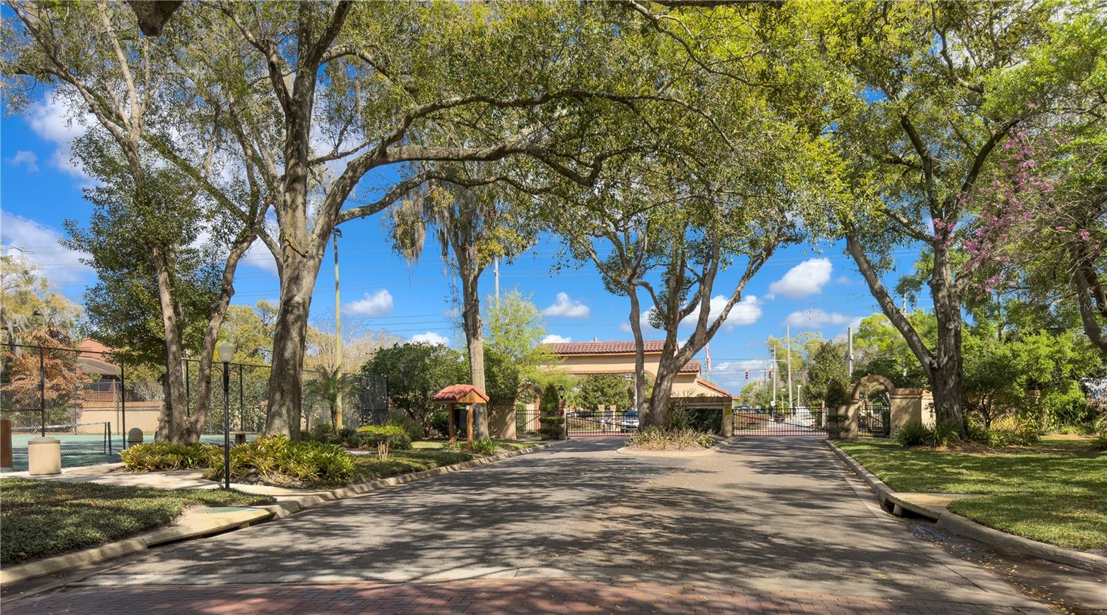 LAKE PINELOCH VILLAGE CONDO 02 - Residential