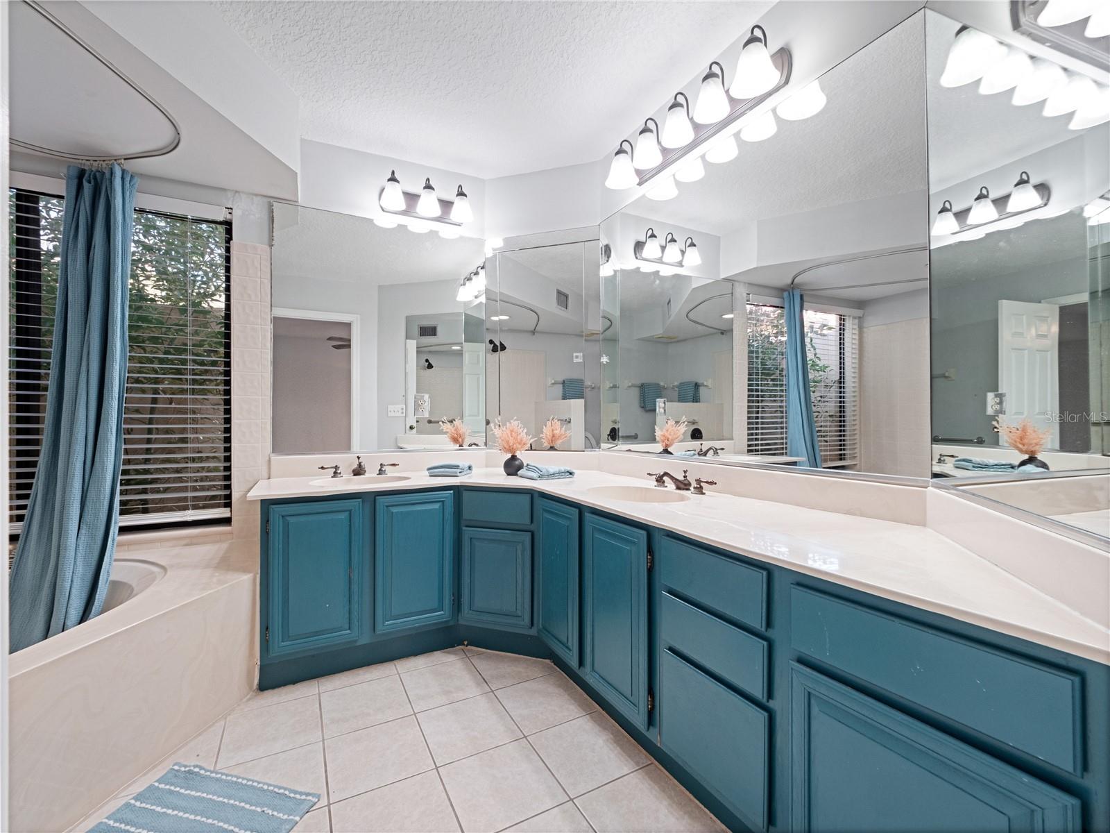 LAKE PINELOCH VILLAGE CONDO 02 - Residential