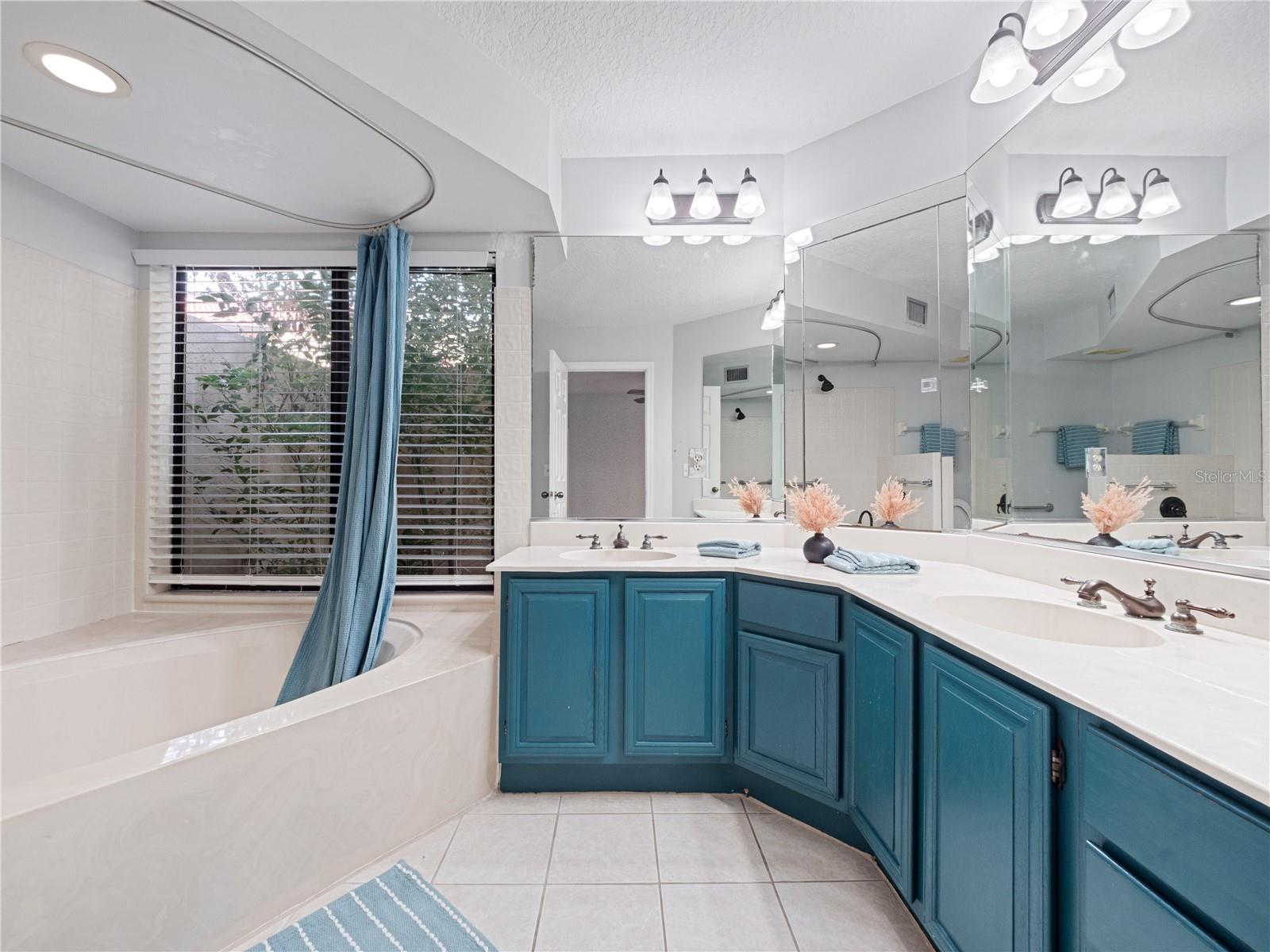 LAKE PINELOCH VILLAGE CONDO 02 - Residential