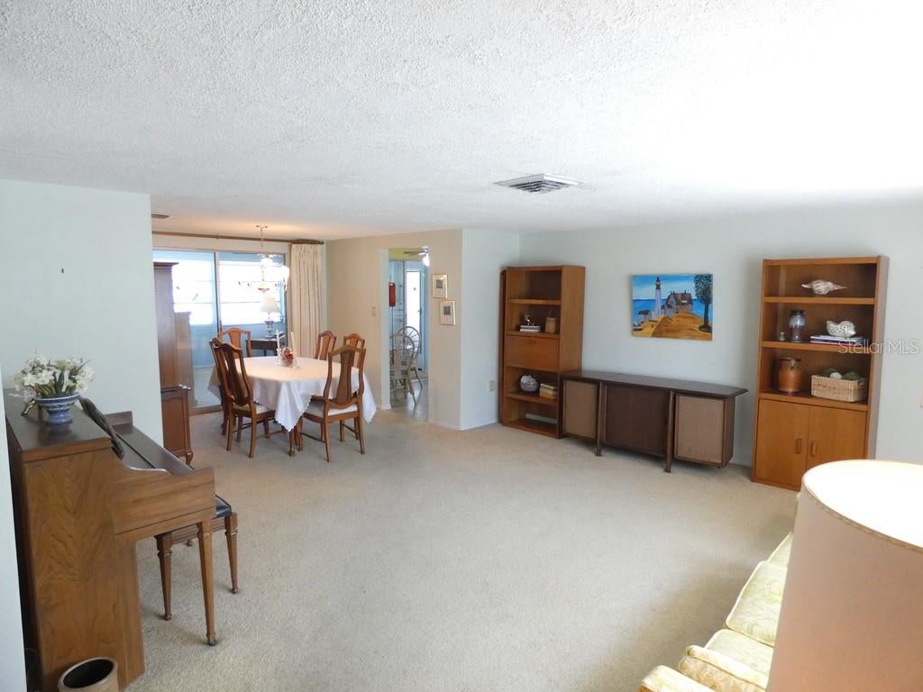 7207 ASHWOOD DRIVE