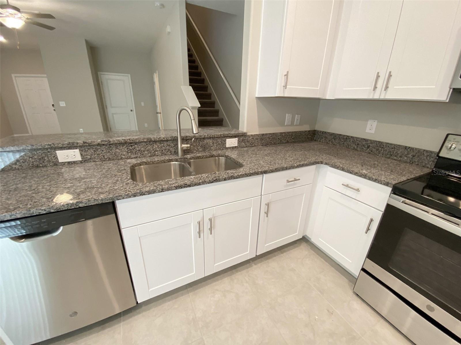 VENTANA TWNHMS AT WATERS EDGE - Residential Lease