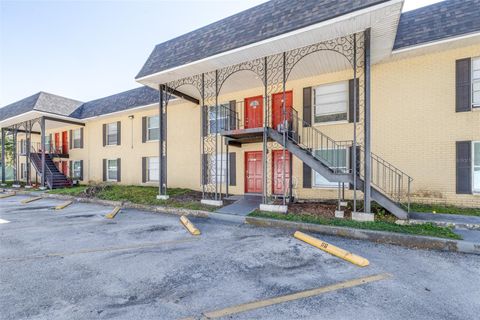 Photo of 2800 E 113th Avenue #115, Tampa, FL 33612 (MLS # TB8444926)