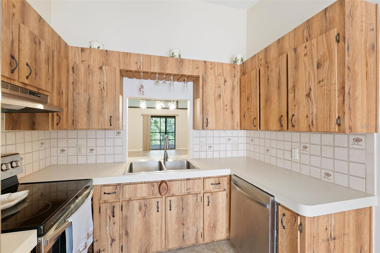 FOREST LAKE CONDO - Residential Lease