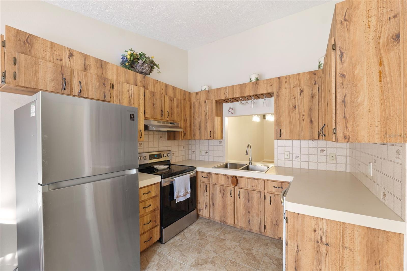 FOREST LAKE CONDO - Residential Lease