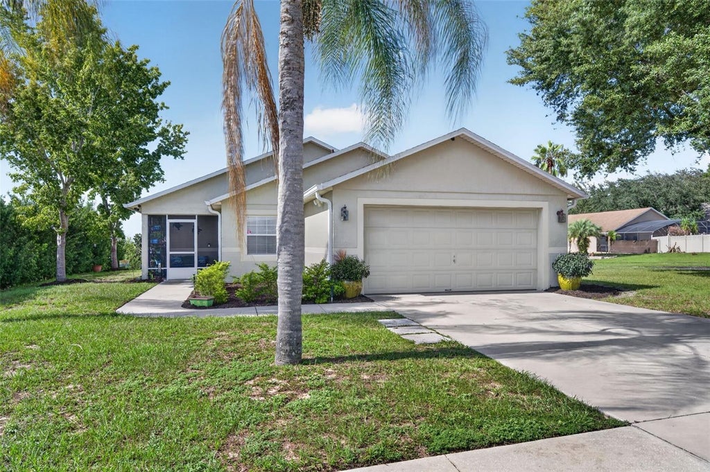Photo of 1390 Willow Crest Drive, Clermont, FL 34711 (MLS # G5115480)