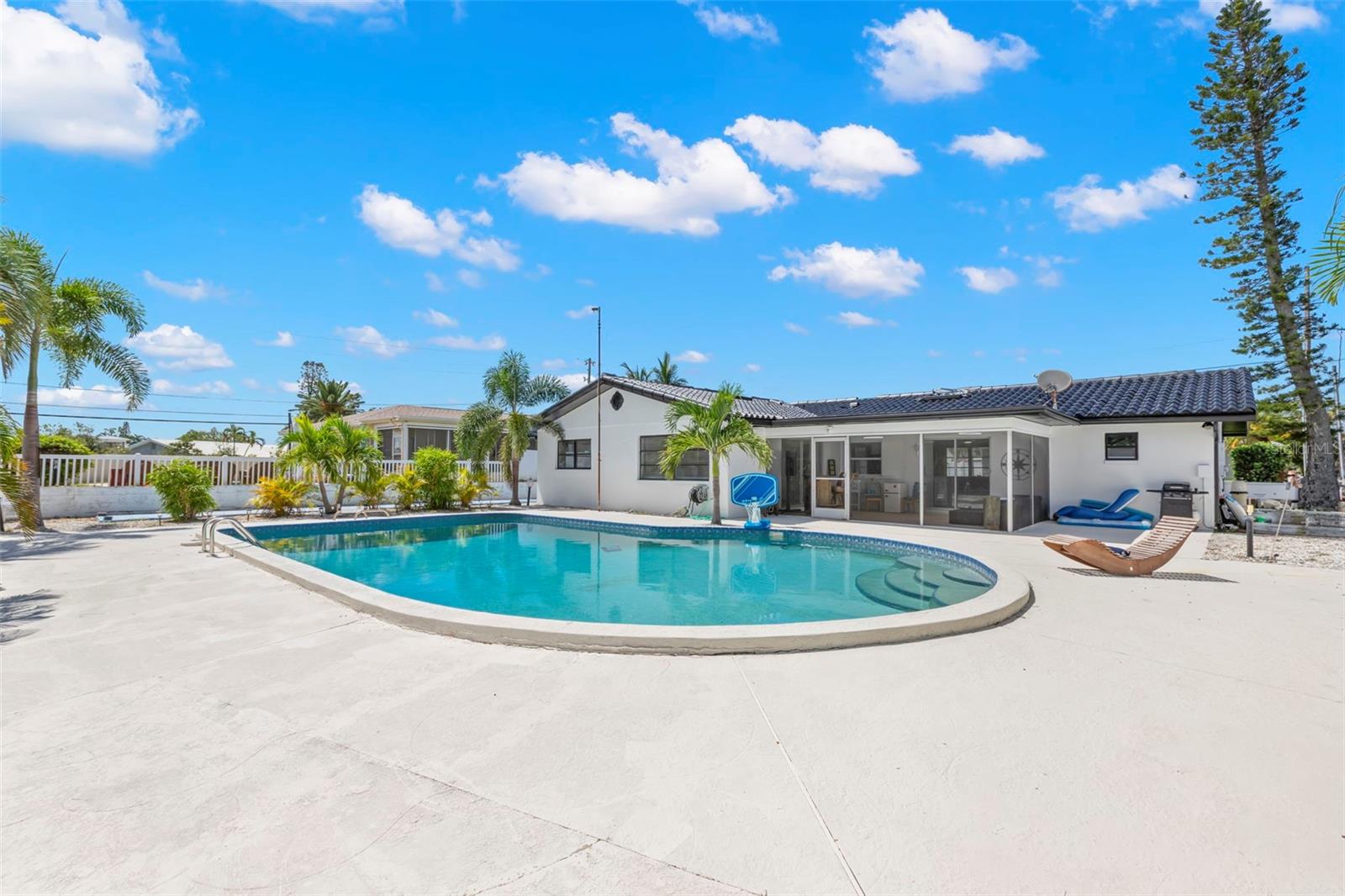 CAPRI ISLE SUB - Residential