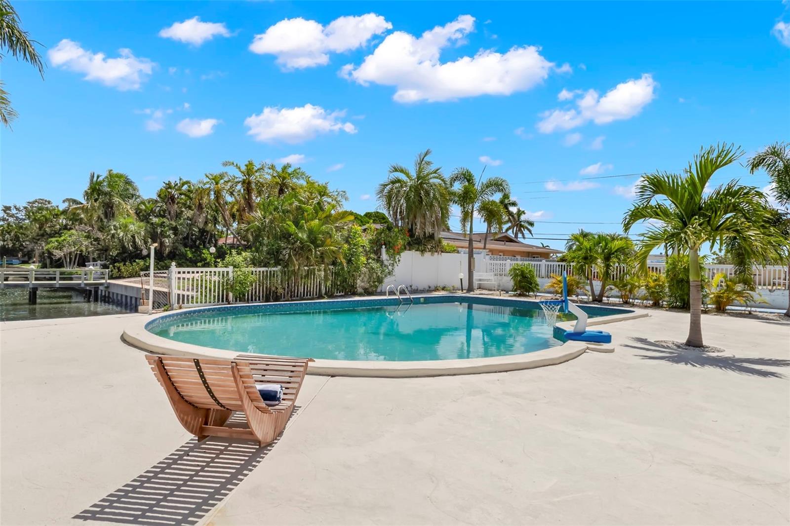 CAPRI ISLE SUB - Residential