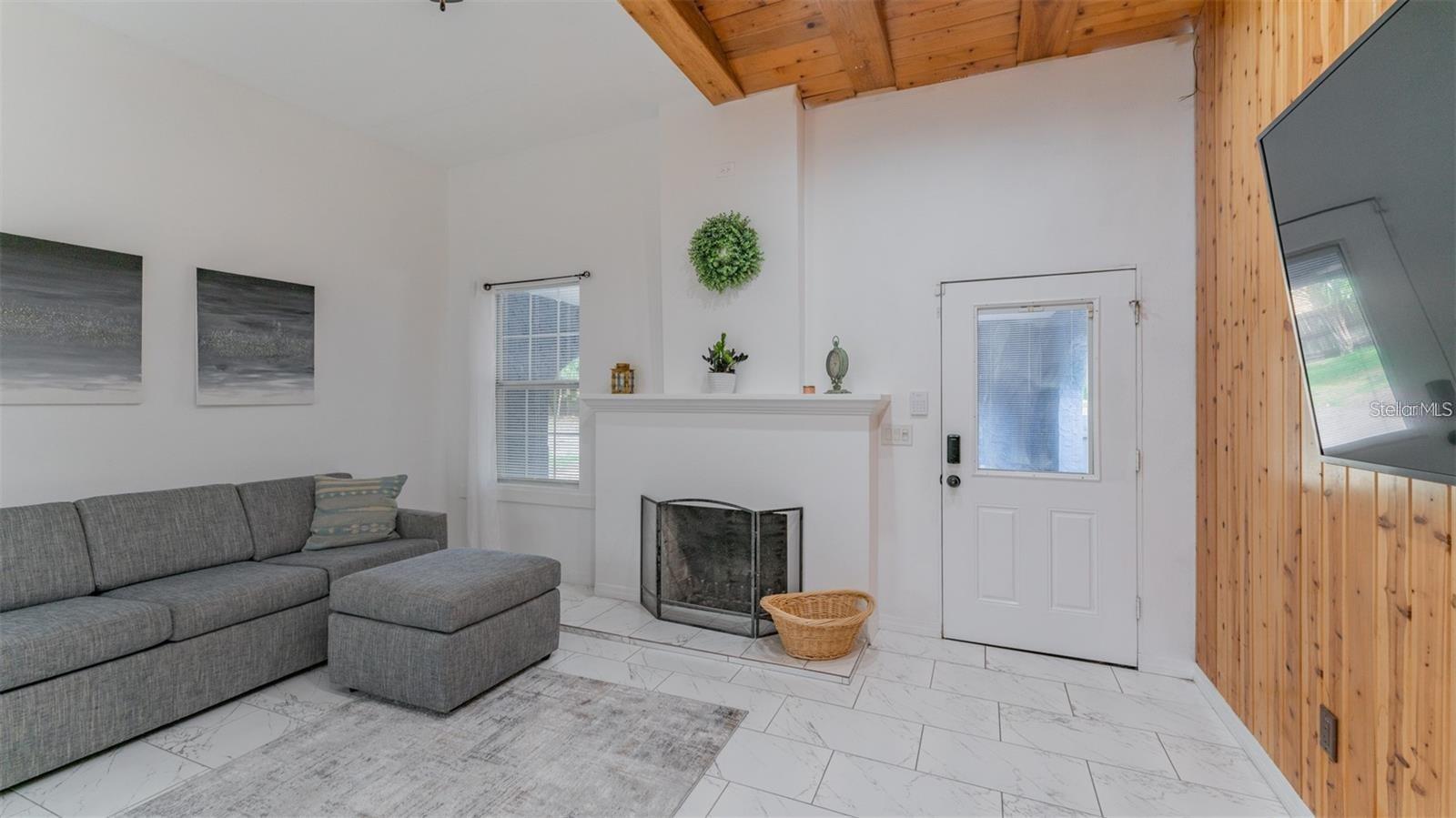 CREST LAKE SUB - Residential