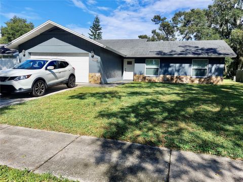 Photo of 1020 Redbud Circle, Plant City, FL 33563 (MLS # TB8434174)