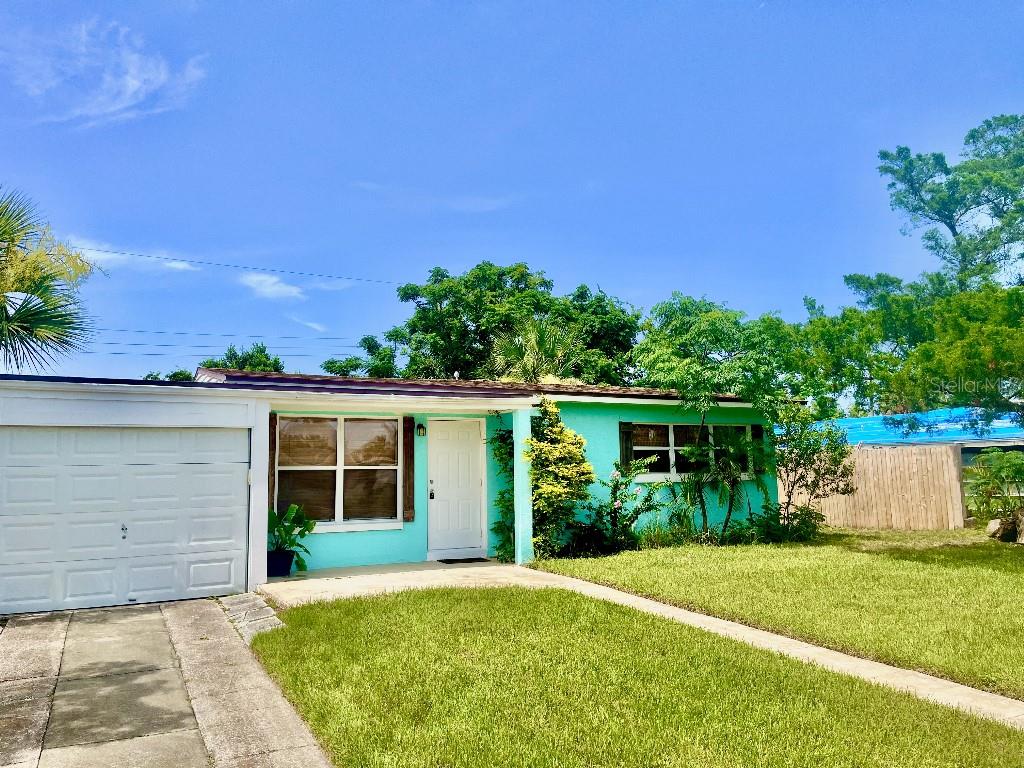 Beautiful Home in Ormond Beach. Beach & Intercoastal Access Just Blocks Away! Cozy Home!