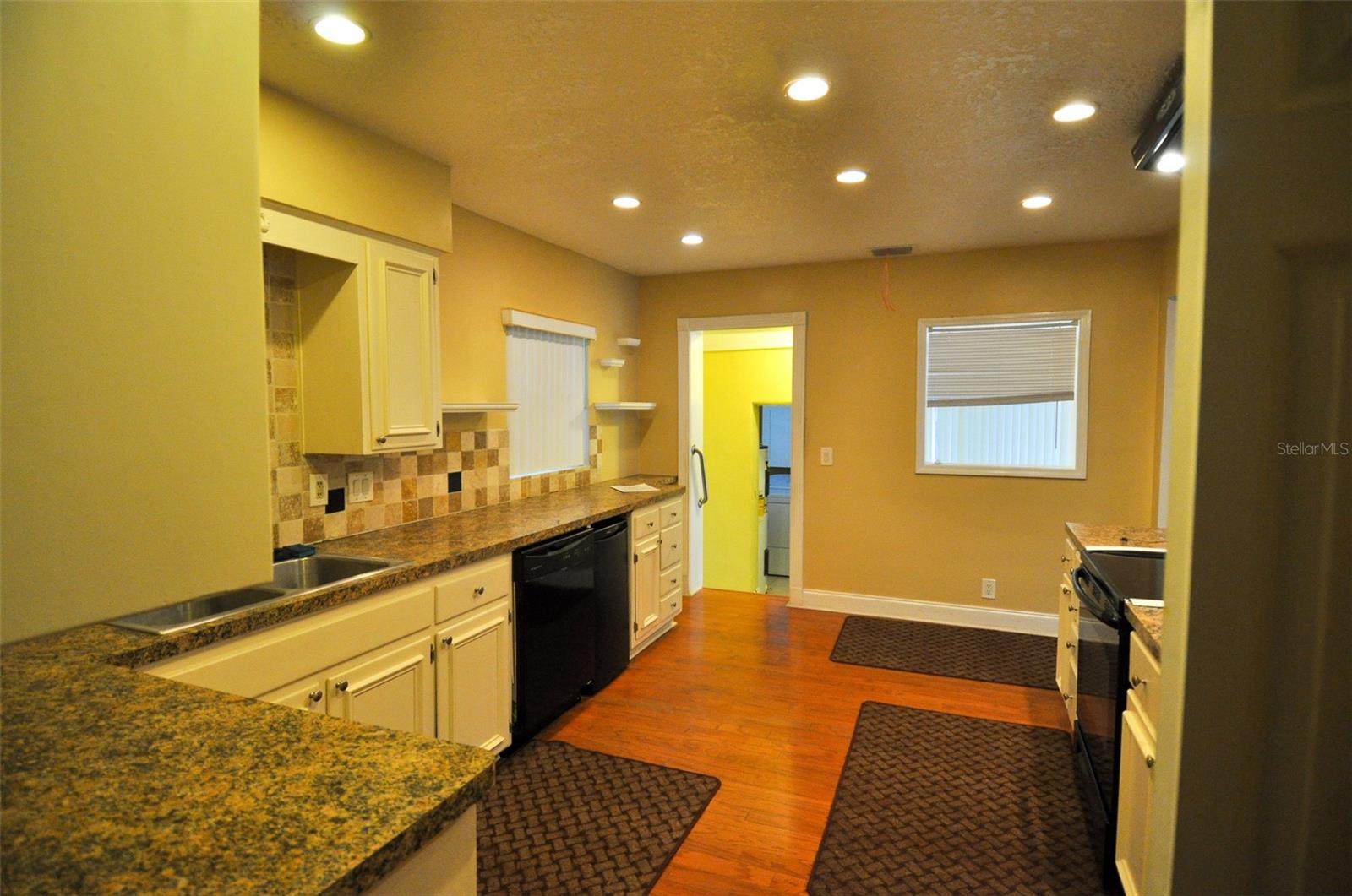 MAGNOLIA SUB - Residential Lease