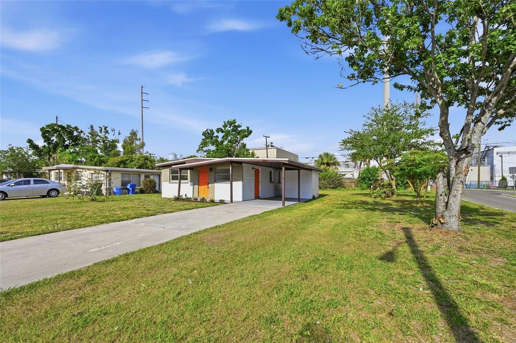 Photo of 1302 14th Street E, Bradenton, FL 34208 (MLS # A4691466)