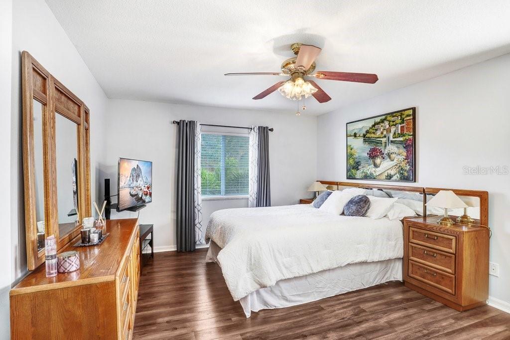 THOUSAND OAKS MULTI FAMILY - Residential