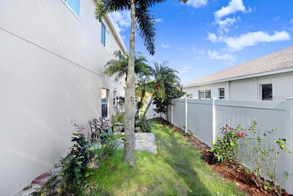 THOUSAND OAKS MULTI FAMILY - Residential