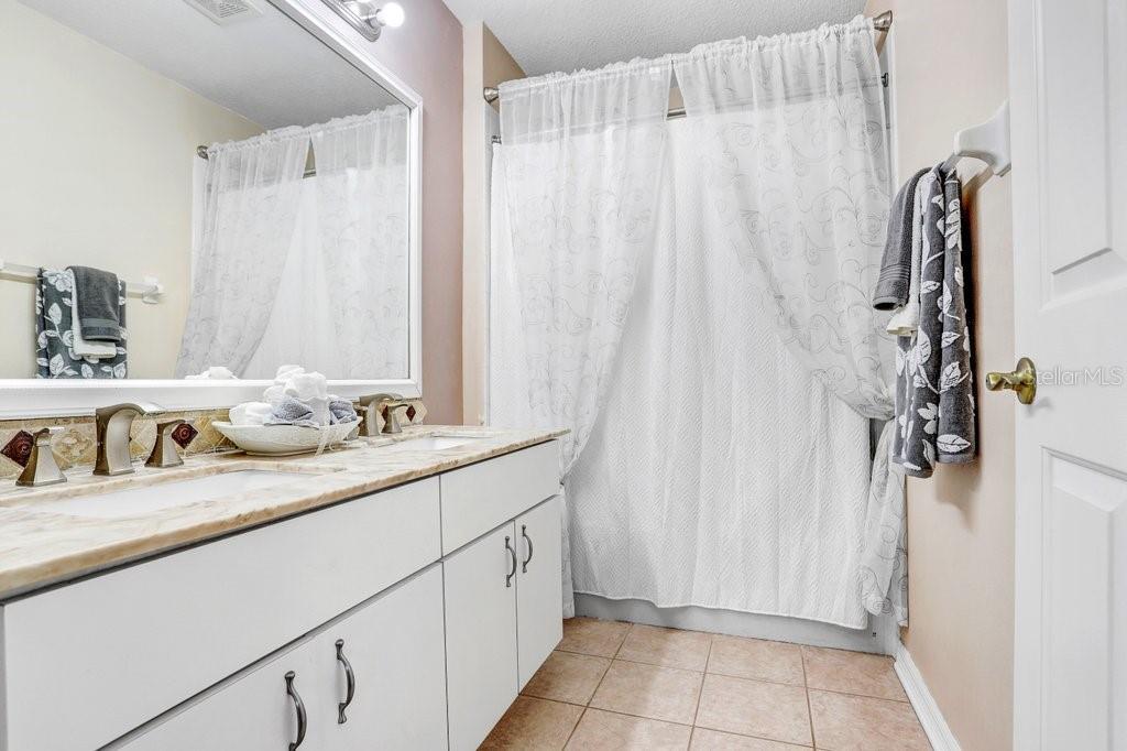 THOUSAND OAKS MULTI FAMILY - Residential