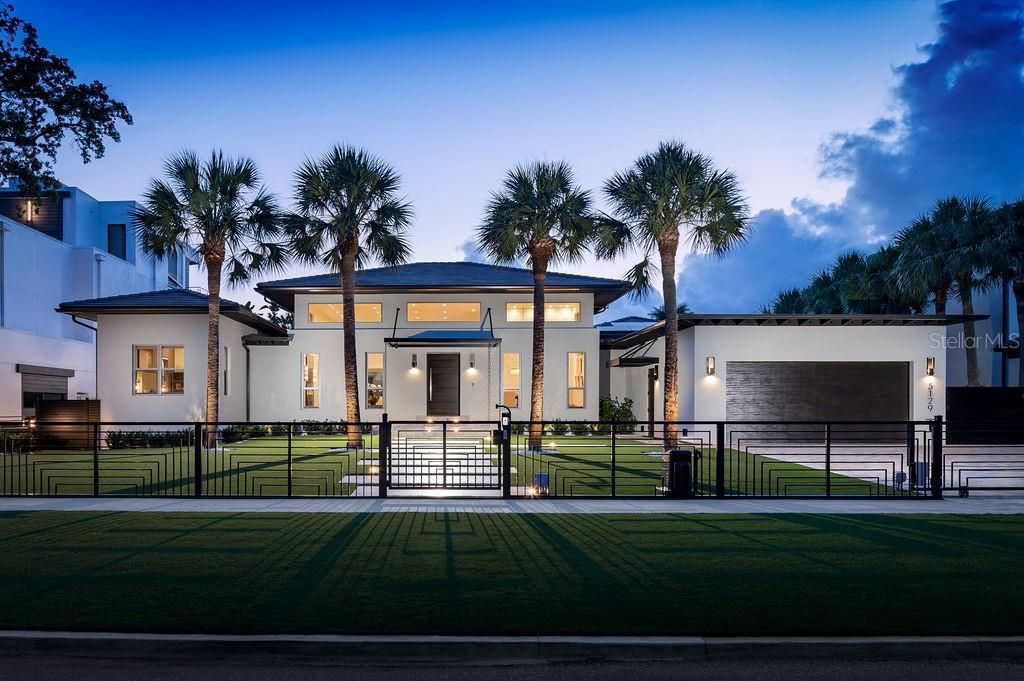 Photo of 5129 W Neptune Way, Tampa, FL 33609 (MLS # TB8434175)