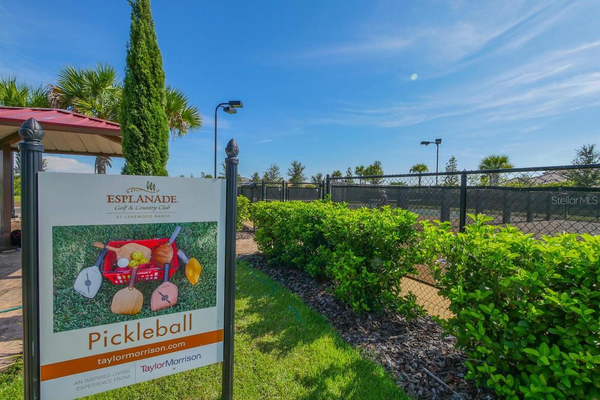 ESPLANADE - Residential Lease