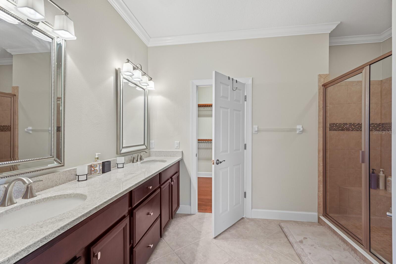 ESPLANADE - Residential Lease