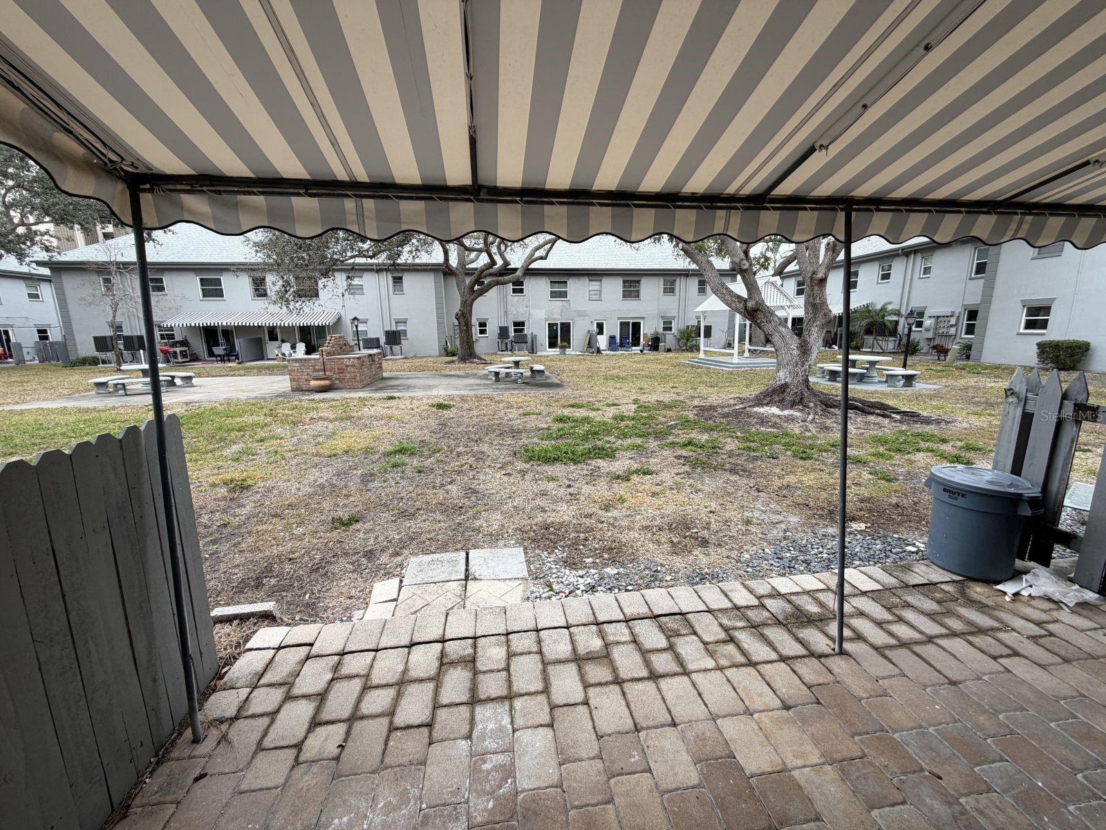 LES CHATEAUX CONDO - Residential