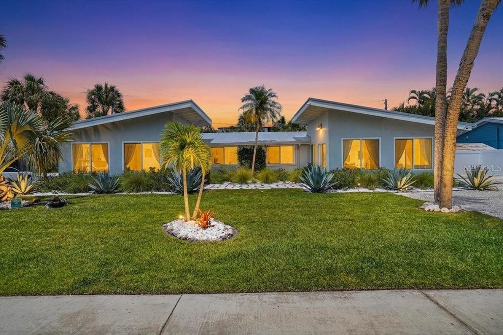 Photo of 6203 Holmes Boulevard, Holmes Beach, FL 34217 (MLS # A4699847)