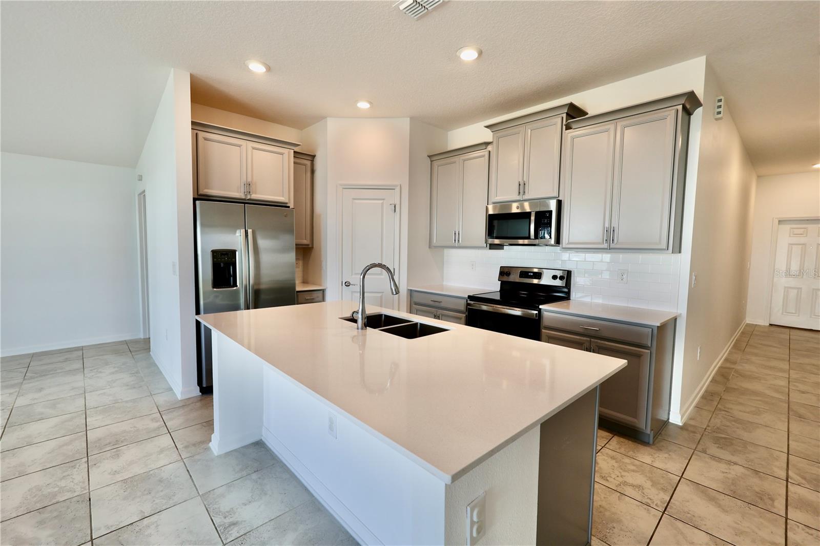 BELLEVUE AT ESTATES - Residential
