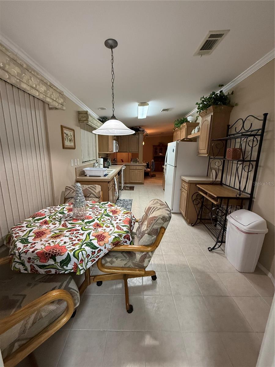 FLORAL LAKES - Residential Lease